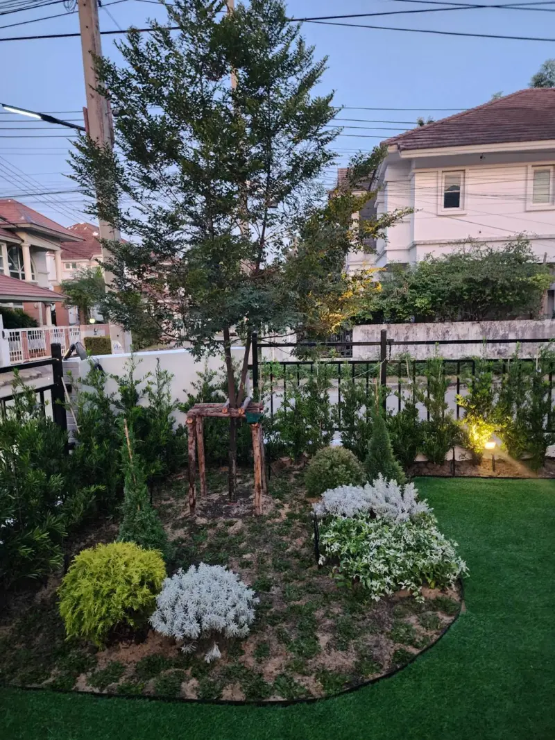 งานจัด เติมดิน ปูหญ้าเทียม ปูแผ่นทางเดิน โรยกรวด